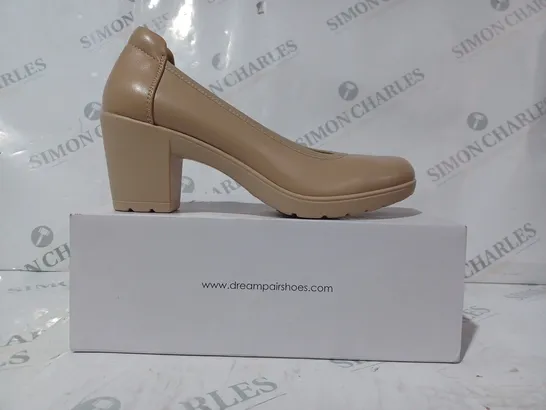 BOXED PAIR OF DREAMPAIRS BLOCK HEEL SLIP-ON SHOES IN NUDE UK SIZE 5.5