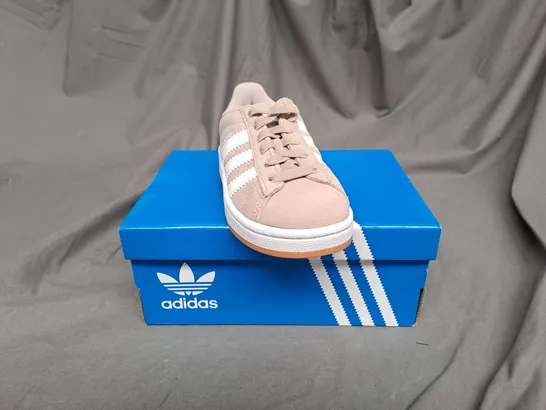 BOXED PAIR OF ADIDAS ORIGINALS CAMPUS KIDS TRAINERS IN BEIGE/WHITE SIZE 11