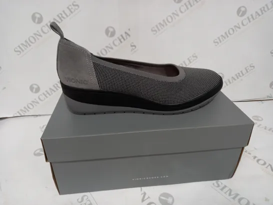 BOXED VIONIC JACEY SLIP-ON SHOES IN GREY SIZE 7