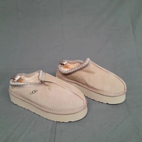 UNBOXED PAIR OF UGG TREADLIGHT BROWN SIZE 39