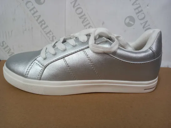 PAIR OF DOROTHY PERKINS TRAINERS (SILVER), SIZE 6 UK