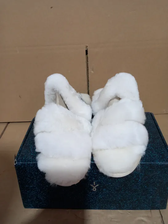 OUTLET EMU JACANA ADJUSTABLE SHEEPSKIN SLIPPER - SIZE 8