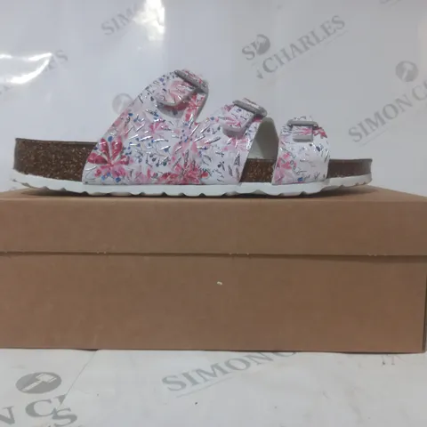 BOXED PAIR OF BONOVA OPEN TOE SANDALS IN WHITE/PINK/BLUE FLORAL DESIGN SIZE 7