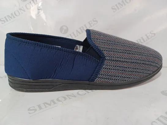 BOXED PAIR OF ZEDZZZ HERRINGBANE GUSSET SLIPPERS IN NAVY BLUE SIZE 15