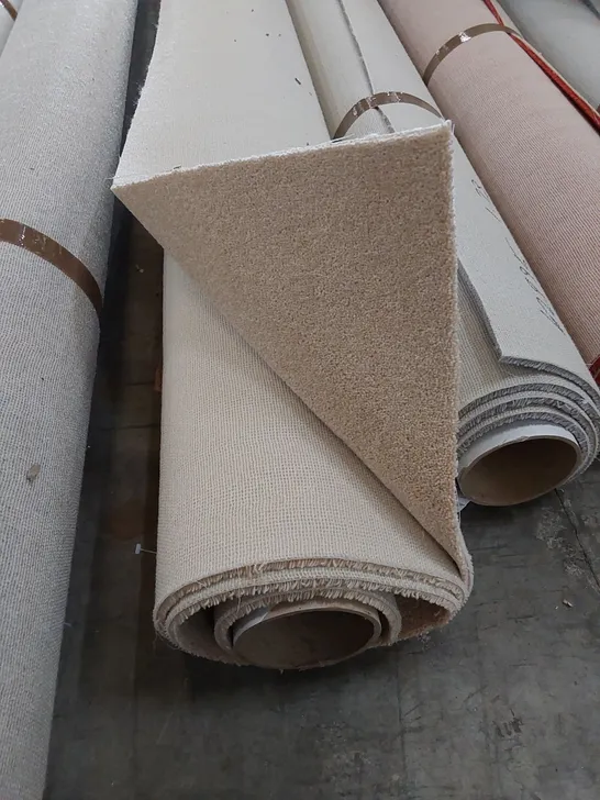 ROLL OF QUALITY DIMENSIONS DIM PLAINS CARPET // SIZE: APPROX. 5 X 2.08m