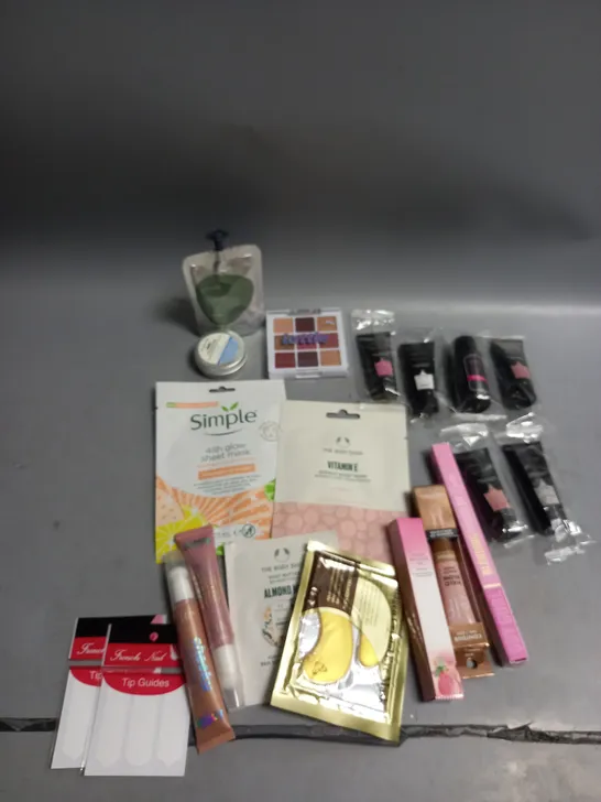 BOX OF APPROXIMATELY 20 COSMETIC ITEMS TO INCLUDE - SIMPLE FACE MASK - THE BODY SHOP CLEANSING BUTTER - DOLL BEAUTY BLENDING BRUSH - ETC 