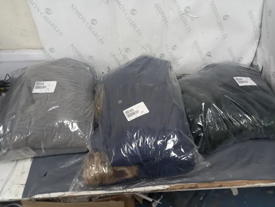 BOX OF APPROXIMATELY 10 ASSORTED BAGGED PIECES OF CLOTHING IN VARIOUS STYLES, SIZES, AND BRANDS 