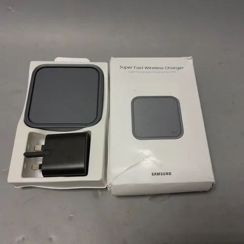 BOXED SAMSUNG SUPERFAST WIRELESS CHARGER 