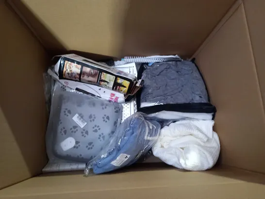 BOX OF ASSORTED ITEMS TO INCLUDE: ULTRASONIC AROMA HUMIDIFIER, TOTE BAG, OXFORD PILLOWCASE PAIR, HEADPHONES, VELVET SOFT DRY WPES ETC 