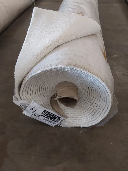 ROLL OF QUALITY ANEMONE ARCTIC SNOW CARPET // SIZE: APPROX 4 X 15.5m