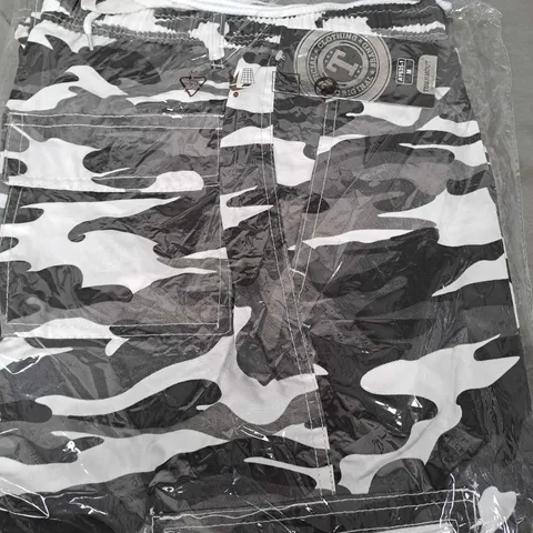 TURRNHOUT CAMO SHORTS SIZE M