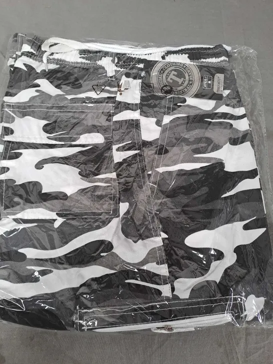 TURRNHOUT CAMO SHORTS SIZE M