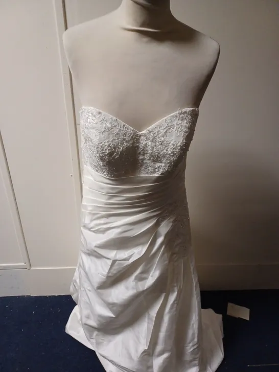 EMILY FOX RUFFLED FLORAL PATTERN AND SEQUINED WEDDING DRESS SIZE 12