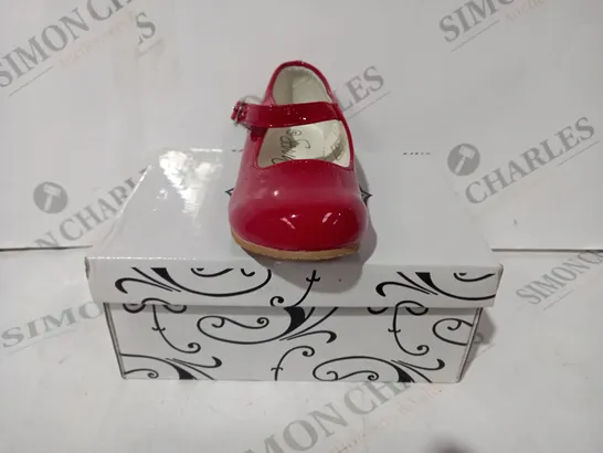 BOXED PAIR OF SEVVA KIDS SHOES IN RED SIZE 8