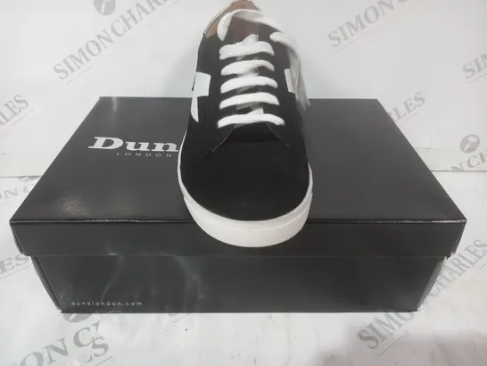 BOXED PAIR OF DUNE LONDON ENERGISED LIGHTNING BOLT TRAINERS IN BLACK/WHITE SIZE 6