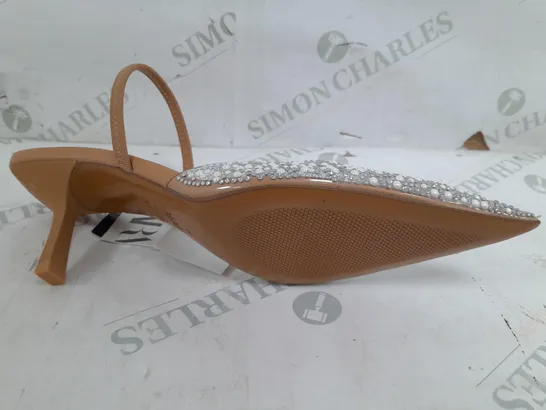 PAIR OF ZARA POINTED TOE HEELS IN BEIGE WITH WHITE/SILVER DECOR