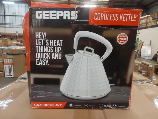 BOXED GEEPAS 1.5L CORDLESS ELECTRIC TRADITIONAL KETTLE