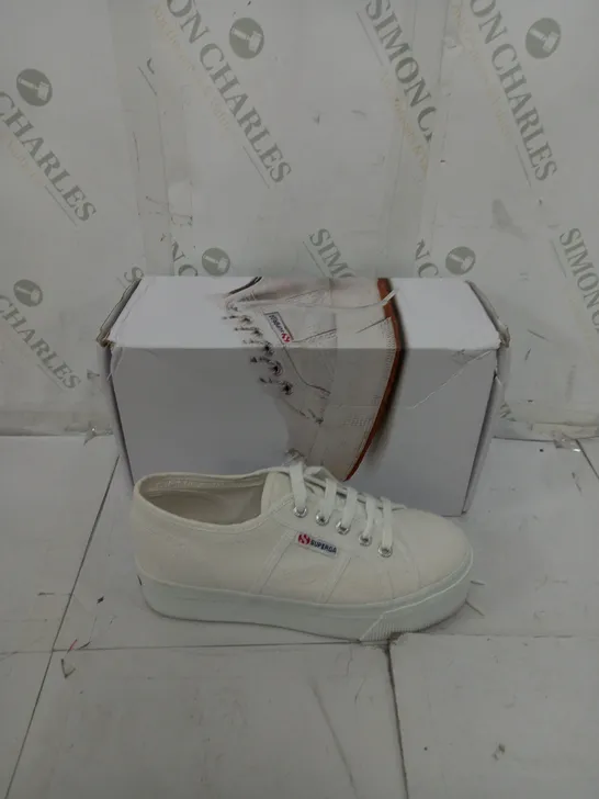 BOXED PAIR OF SUPERGA WHITE SIZE 37 FLAT TRAINERS 
