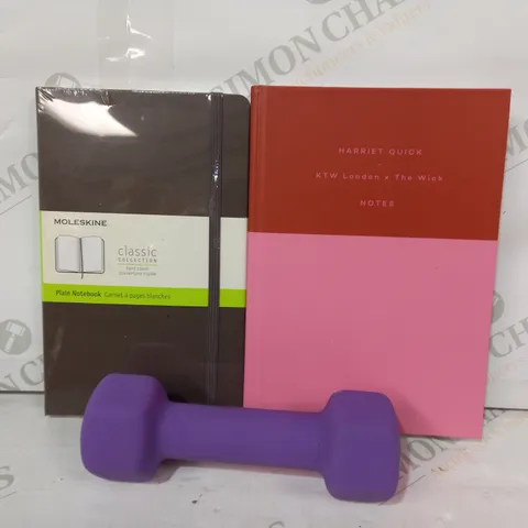 LOT OF APPROXIMATELY 10 ASSORTED HOUSEHOLD ITEMS TO INCLUDE MOLESKIN PLAIN NOTEBOOK, HARRIET QUICK NOTEBOOK, MOTION 1.5KG HEXWEIGHT DUMBBELL, ETC,