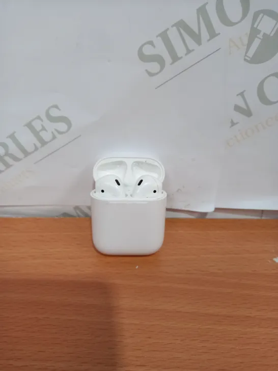 APPLE AIRPODS