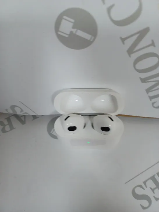 APPLE AIRPODS 3RD GENERATION 