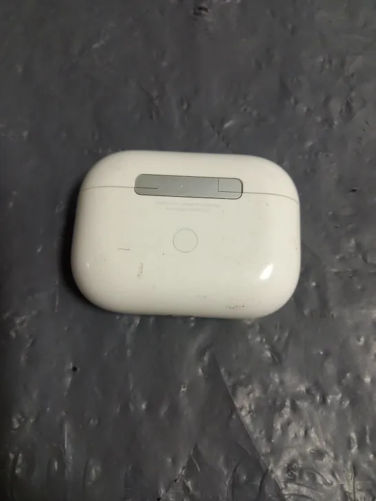 PAIR OF APPLE AIRPODS PRO IN WHITE