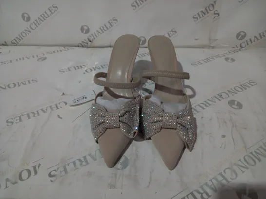 H&M CREAM HEELS WITH BOW SIZE 5