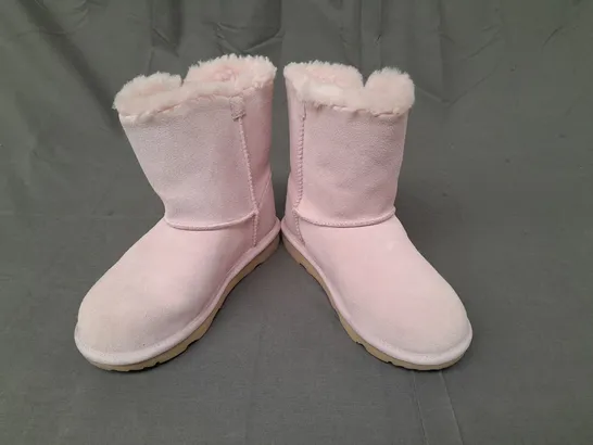 PAIR OF UGG BOOTS IN PALE PINK SIZE UK 3