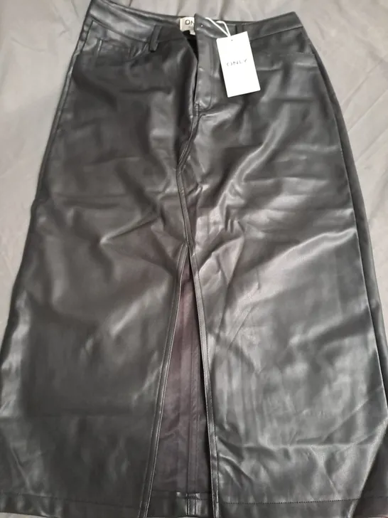 ONLY LOW FRONT SPLIT FAUX LEATHER SKIRT, SIZE M