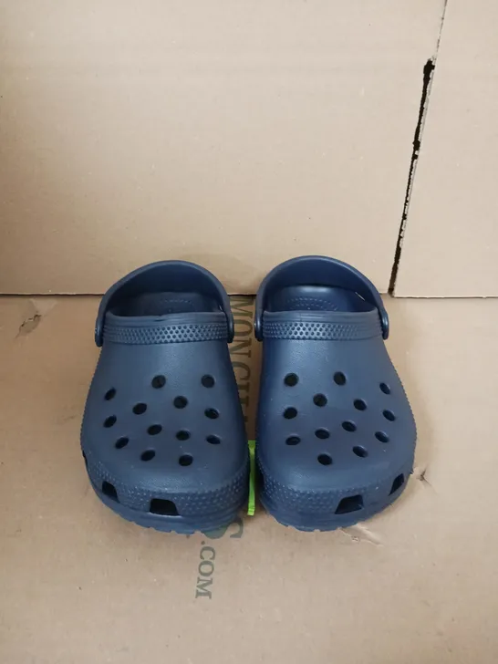 CROCS KIDS CLASSIC CLOG - SIZE 12 KIDS