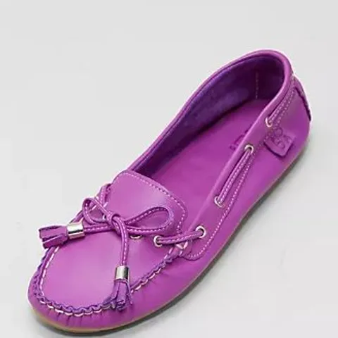 MODA IN PELLE AMUSEMENT BOAT SHOE PURPLE SIZE 6