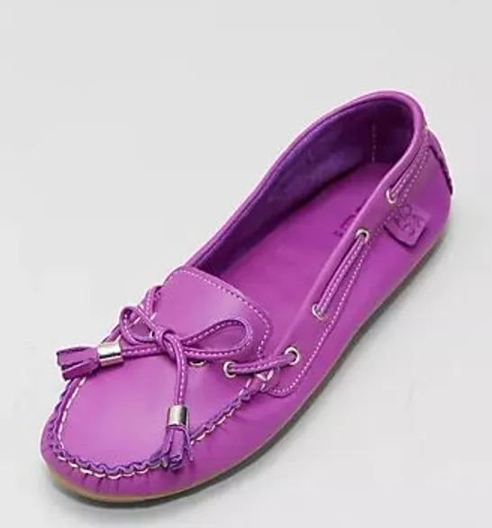 MODA IN PELLE AMUSEMENT BOAT SHOE PURPLE SIZE 6