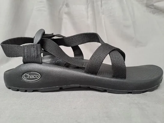 BOXED PAIR OF CHACO OPEN TOE SANDALS IN BLACK UK SIZE 7