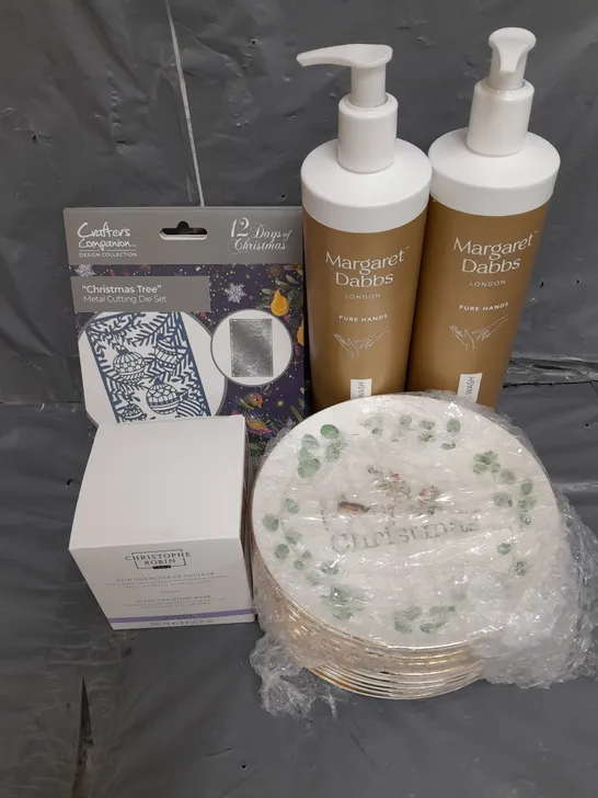 BOX OF APPROX 10 HOUSEHOLD ITEMS TO INCLUDE MAGARET DABBS HANDWASH, SARA DAVIES MERRY CHRISTMAS PLATES AND CHRISTOPHE ROBIN SHADE VARIATION MASK ETC