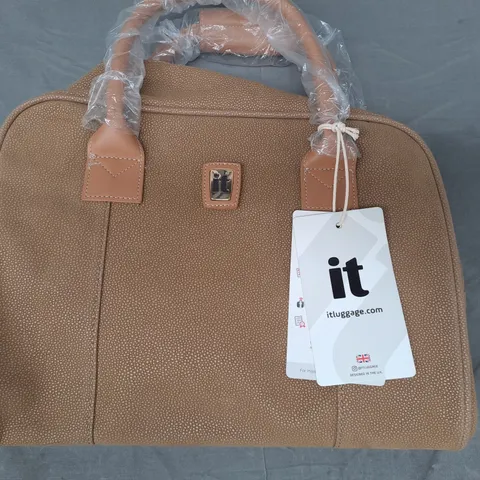 IT LUGGAGE HOLDALL BAG IN TAN