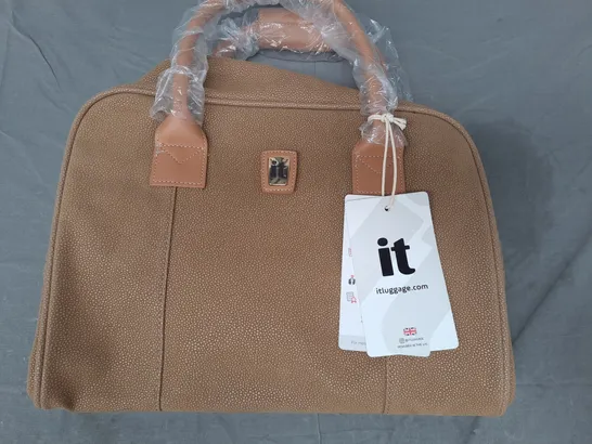 IT LUGGAGE HOLDALL BAG IN TAN