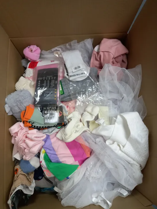 BOX OF ASSORTED CHILDRENS CLOTHING TO INCLUDE BOXERS, PYJAMAS, SOCKS, TOPS ETC 