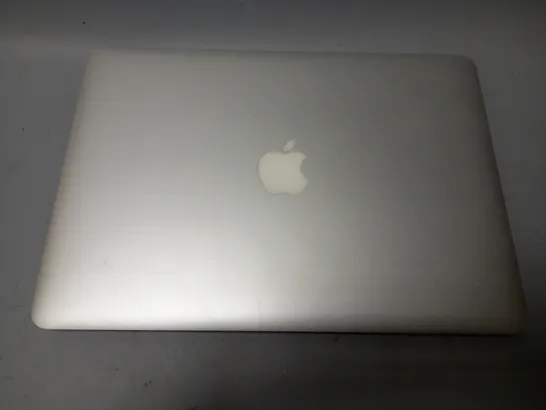 APPLE MACBOOK AIR 13" 2017 IN SILVER