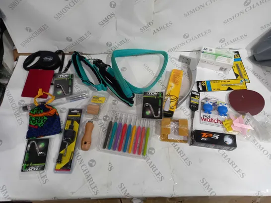 APPROXIMATELY 10 ASSORTED HOUSEHOLD ITEMS TO FLEXI DOG LEAD, BULLIBOBBLE SMALL DOG HARNESS, AND STOW INDICATOR TOOL ETC. 