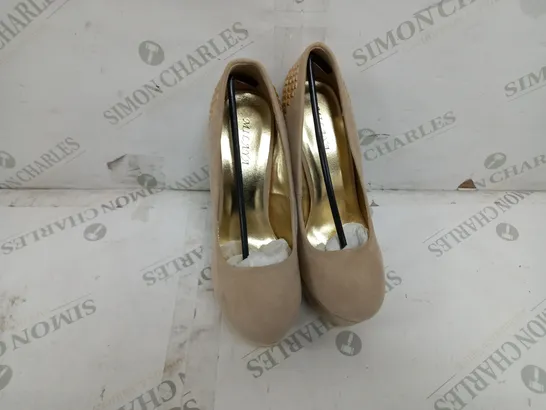 4 PAIRS OF MILAYA PLATFORM HEELS IN BEIGE VARIOUS SIZES TO INCLUDE SIZES 35, 38, 40 