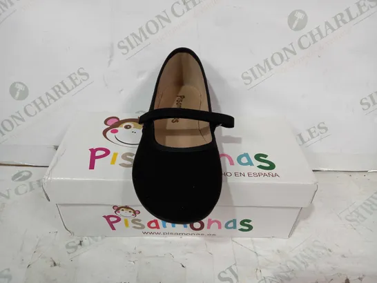 BOXED PAIR OF PISAONAS CHILDRENS SHOES IN BLACK SIZE 33