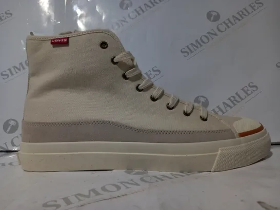 BOXED PAIR OF LEVI'S SQUARE HIGH SHOES IN CREAM UK SIZE 11