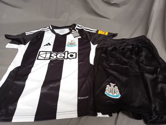 ADIDAS NEWCASTLE FOOTBALL SHIRT WITH SHORT -  SIZE 26 KIDS