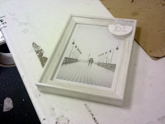 WHITE WOOF PICTURE FRAME 5"X7"