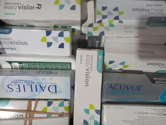 APPROXIMATELY 20 ASSORTED HOUSEHOLD ITEMS TO INCLUDE FOCUS DAILIES CONTACT LENSES, ACUVIE OASYS CONTACT LENSES, ETC