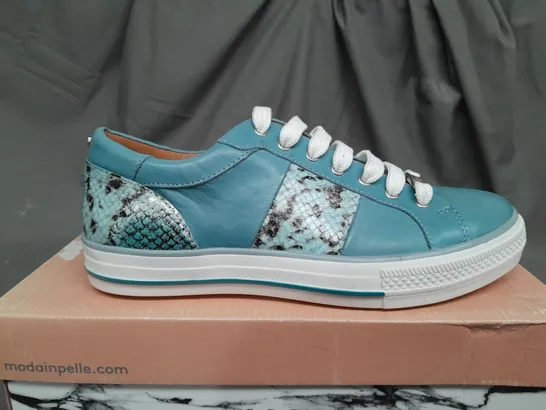 BOXED PAIR OF MODA IN PELLE ASTRIPE LIGHT BLUE LEATHER TRAINERS - SIZE 6