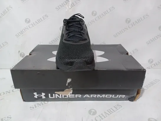 BOXED PAIR OF UNDER ARMOUR HOVR TURBULENCE 2 SHOES IN BLACK UK SIZE 11