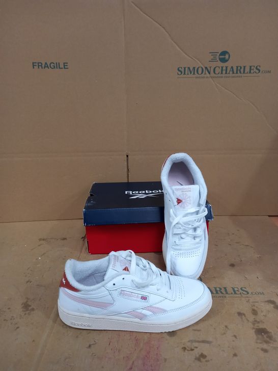 BOXED PAIR OF REBEBOK WHITE/PINK TRAINERS SIZE 6