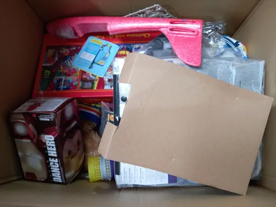 BOX OF APPROX 20 ASSORTED TOYS TO INCLUDE - LING TUN ZHI SHOOTING SCORING GAME - DUNLOP STAGE 1 - I SHOULD HAVE KNOWN THAT ETC