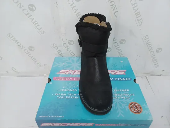 BOXED PAIR OF SKECHERS KEEPSAKES 2.0 HOME SWEET HOME BOOTS IN BLACK SIZE 6